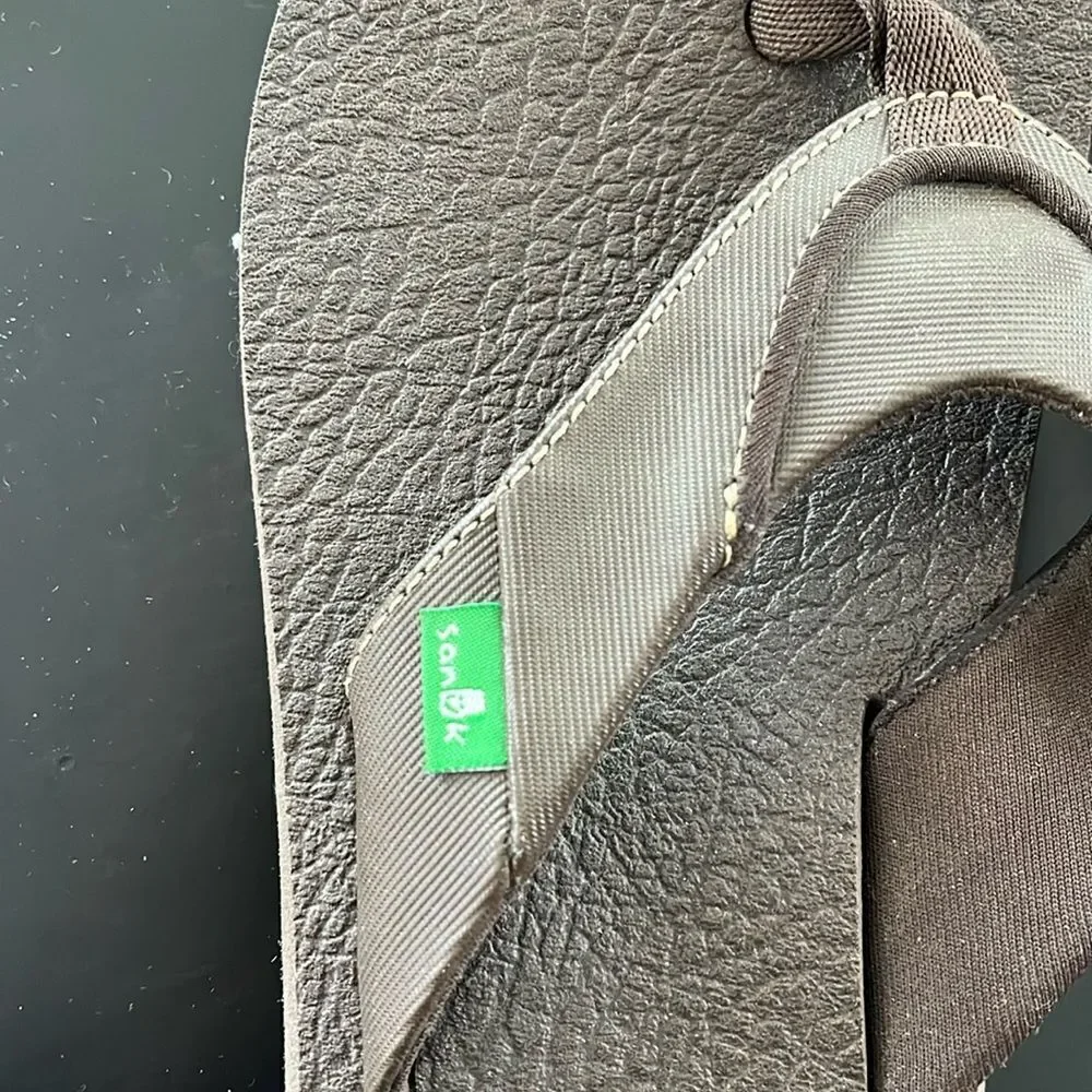 Sanuk comfortable flip